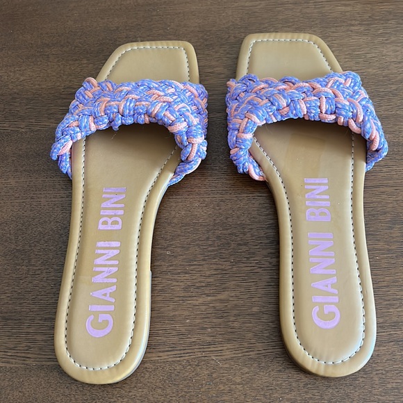 🎈3/$25🎈NWOB Gianni Bini Bradyn Woven Band Square Toe Sandal - Picture 3 of 5